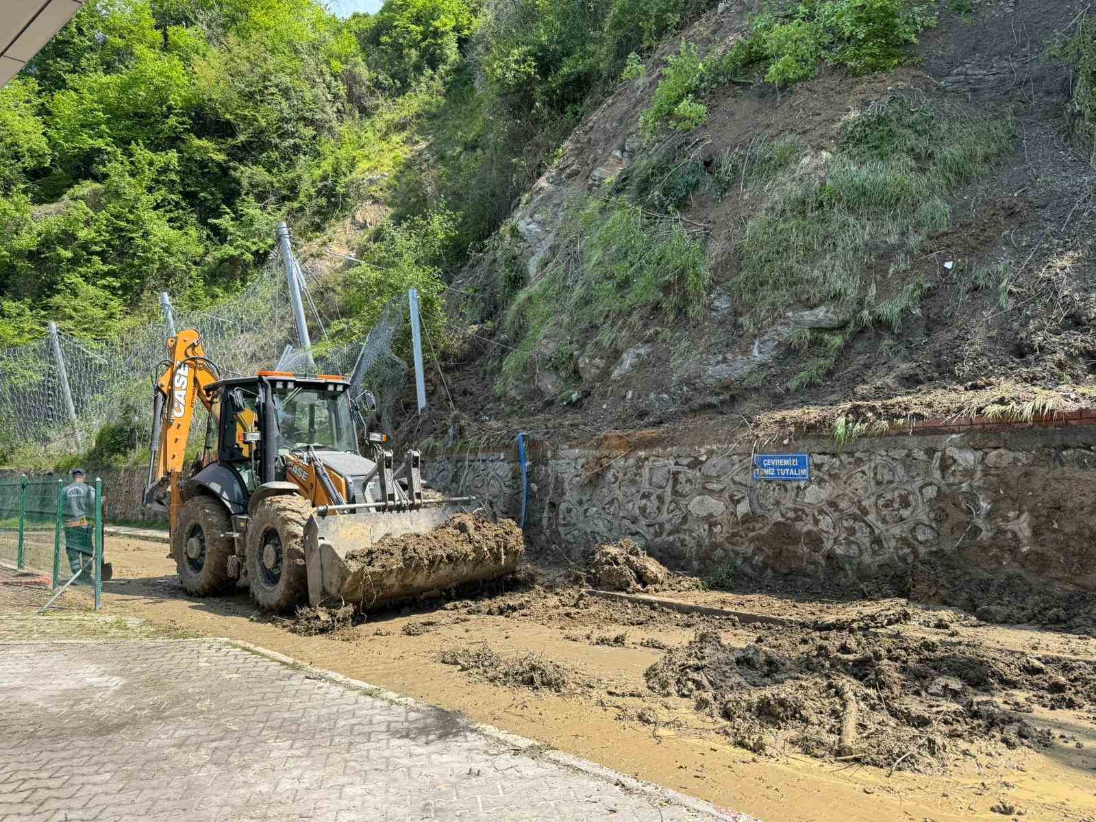 Zonguldak&rsquo;ta şehirlerarası terminalde heyelan

