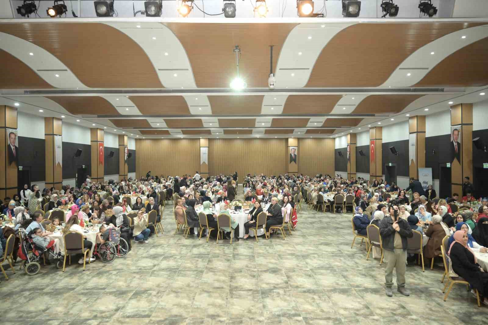 Esenyurt&rsquo;ta Anneler G&uuml;n&uuml; Programı&rsquo;nda Kadın Doğum ve &Ccedil;ocuk Hastanesi m&uuml;jdesi
