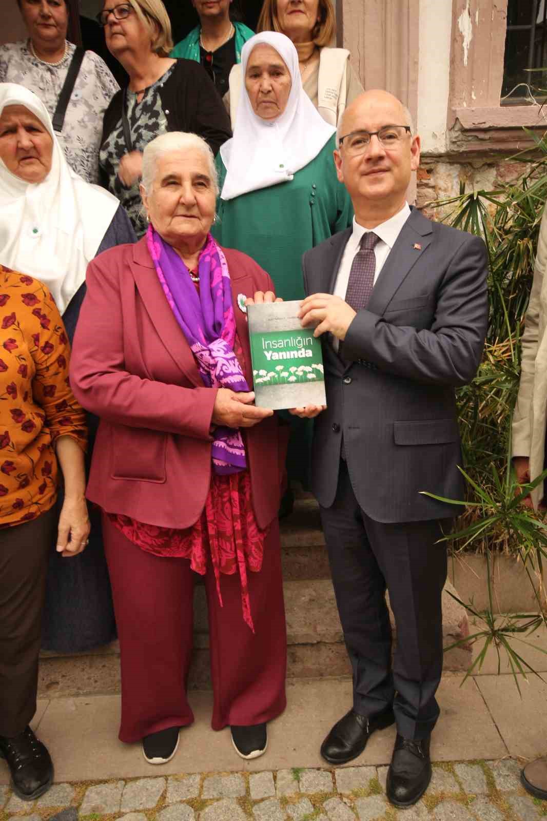 Srebrenitsa Anneleri&rsquo;nden Ayvalık Kaymakamlığı&rsquo;na ziyaret
