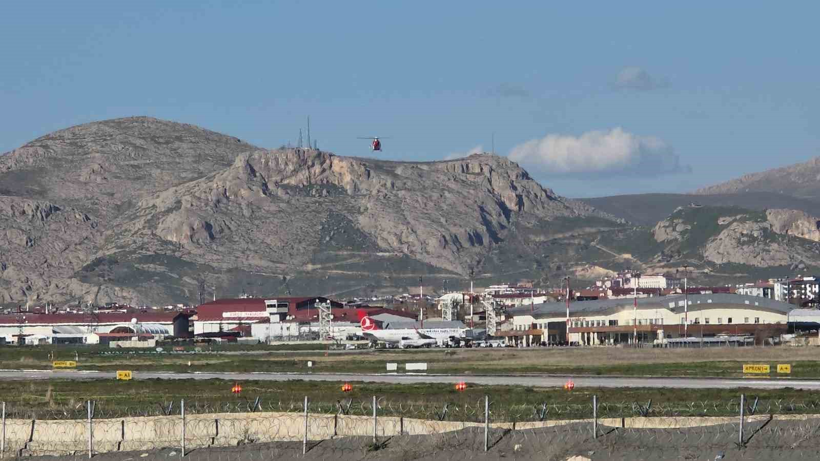 Van&rsquo;da 77 yaşındaki hasta i&ccedil;in helikopter ambulans havalandı
