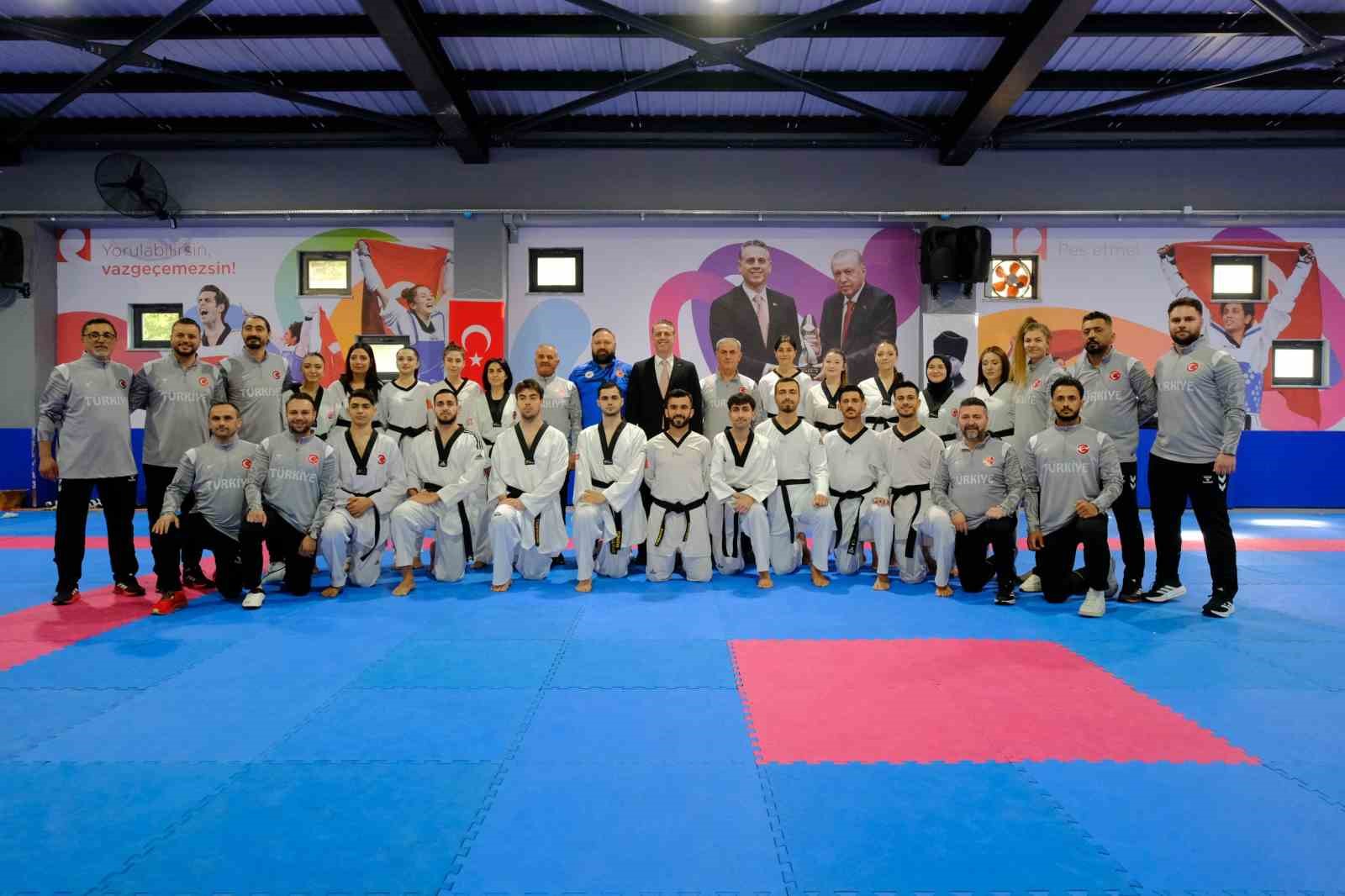 Milli sporcular taekwondo şampiyonası i&ccedil;in M&uuml;nih&rsquo;e gitti
