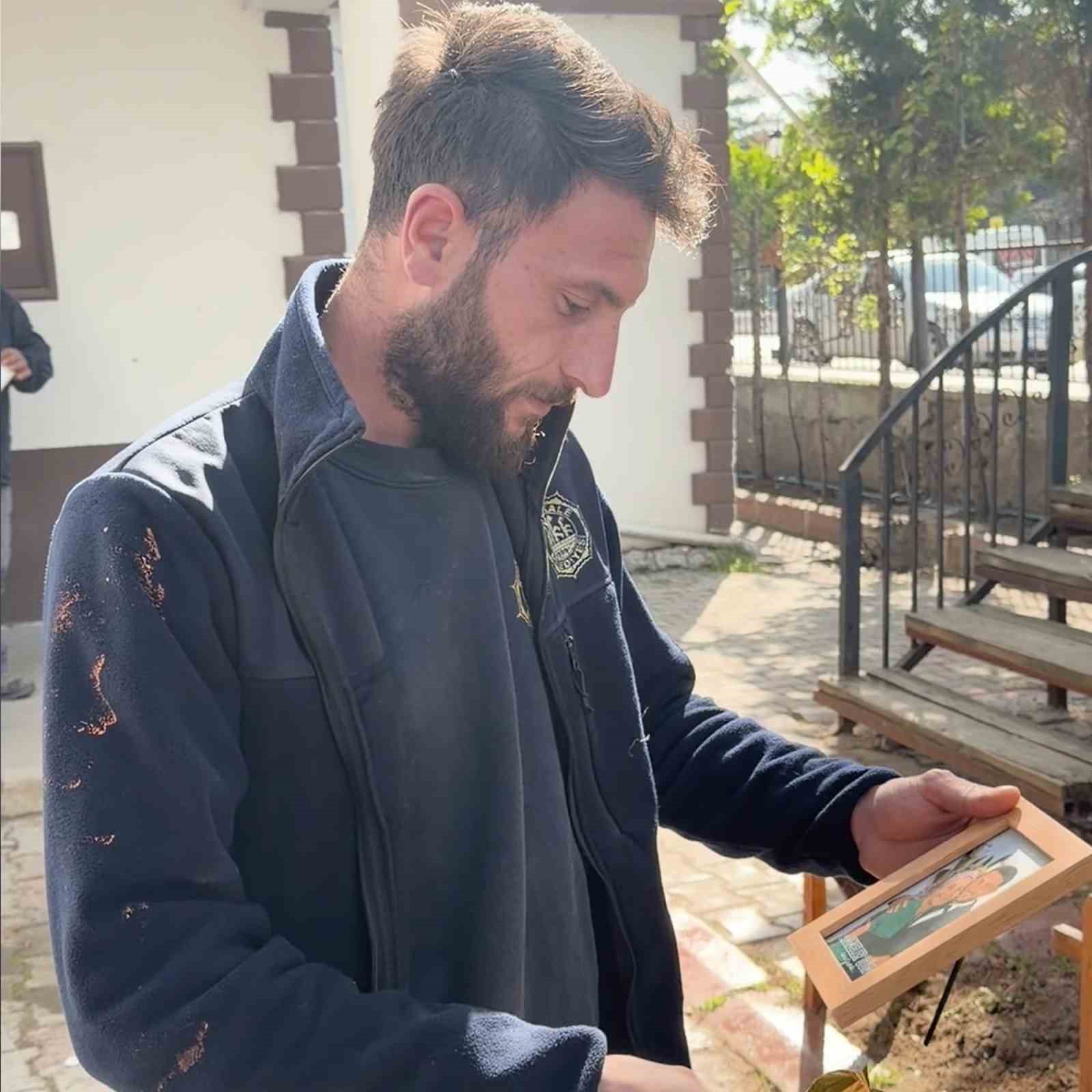 Annesi vefat eden personele duygulandıran hediye
