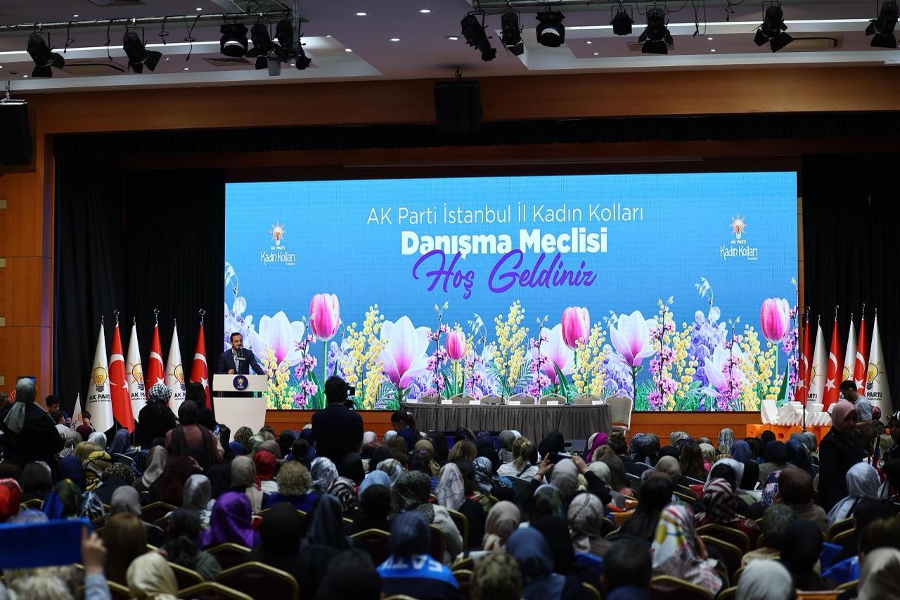 Cumhurbaşkanı Erdoğan, AK Parti İstanbul İl Kadın Kolları Danışma Meclisi&rsquo;ne telefonla bağlandı

