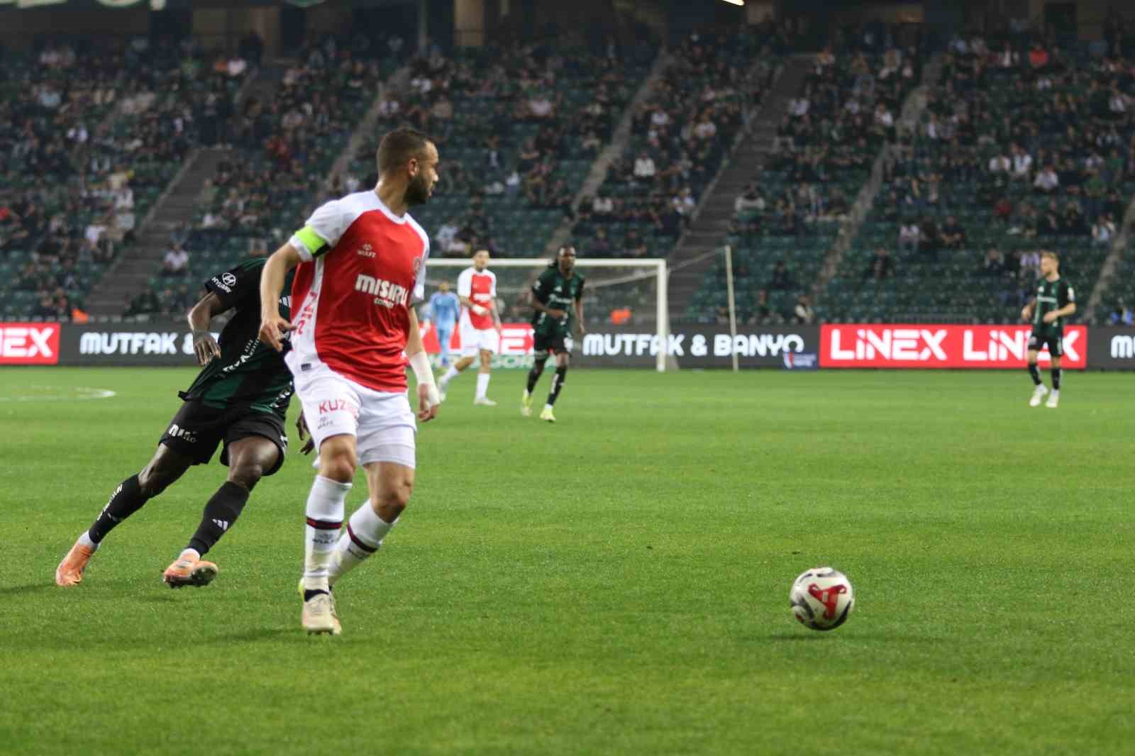 Trendyol S&uuml;per Lig: Kocaelispor: 0 - Fatih Karag&uuml;mr&uuml;k: 0 (Ma&ccedil; devam ediyor)
