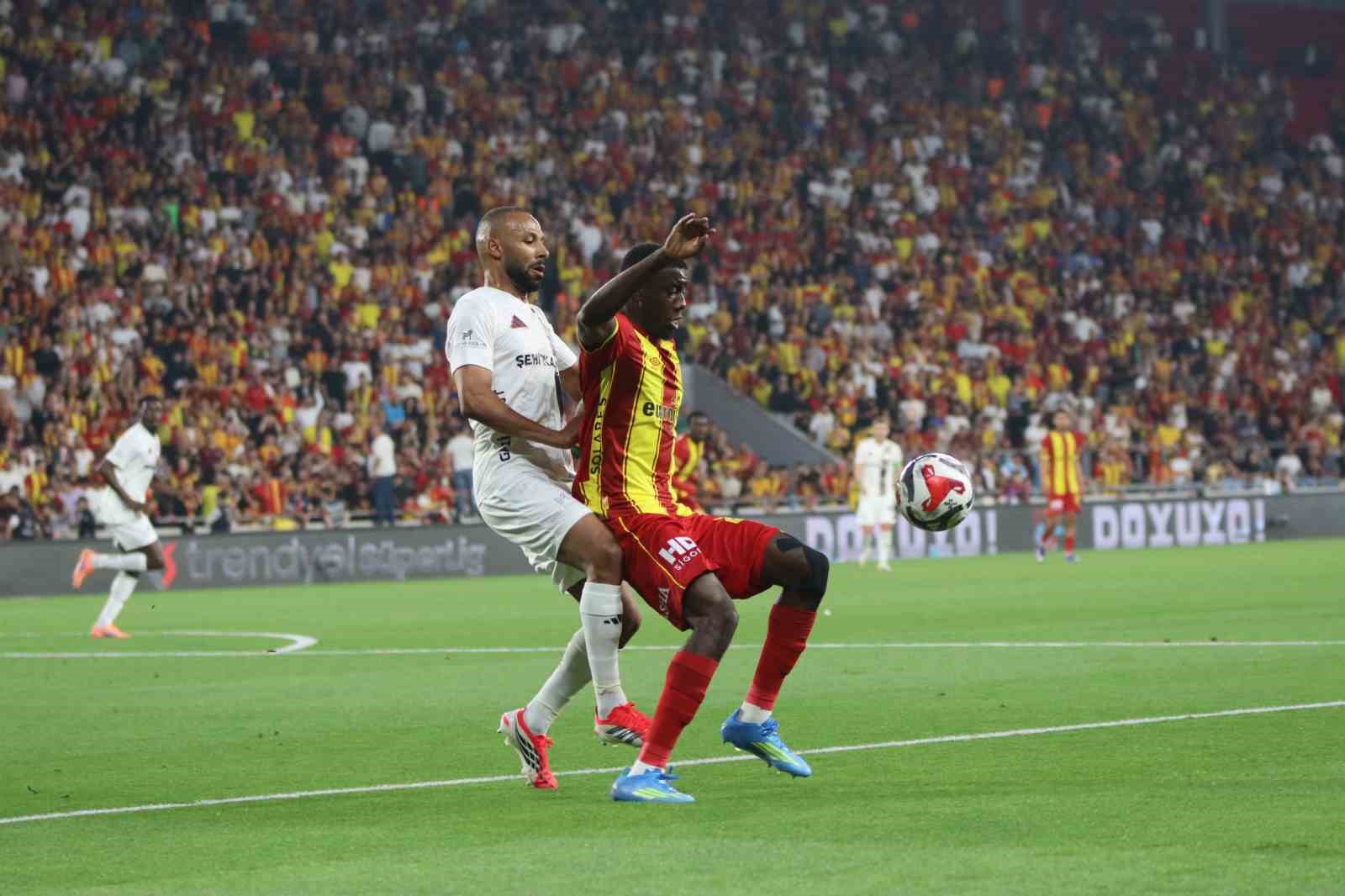 Trendyol S&uuml;per Lig: G&ouml;ztepe: 1 - Gaziantep FK: 0 (İlk yarı)
