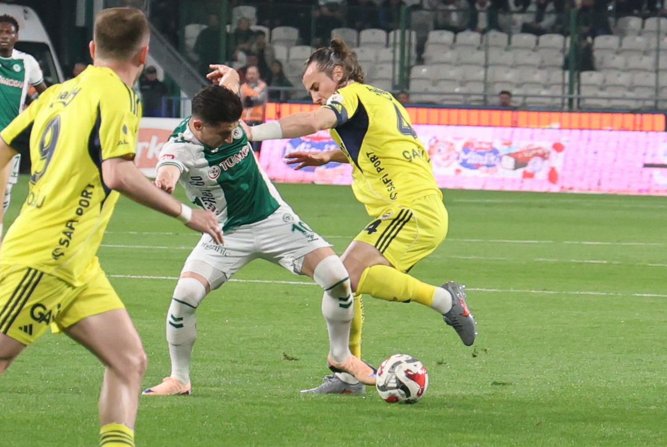 Trendyol S&uuml;per Lig: Konyaspor: 0 - Fenerbah&ccedil;e: 1 (İlk yarı) 
