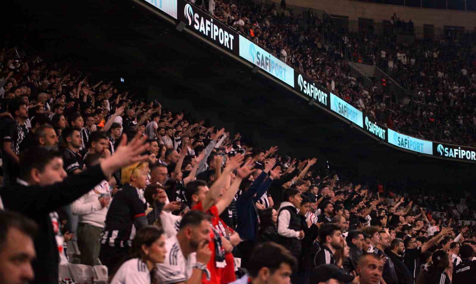 Trendyol S&uuml;per Lig: Beşiktaş: 1 - Trabzonspor: 2 (Ma&ccedil; sonucu)
