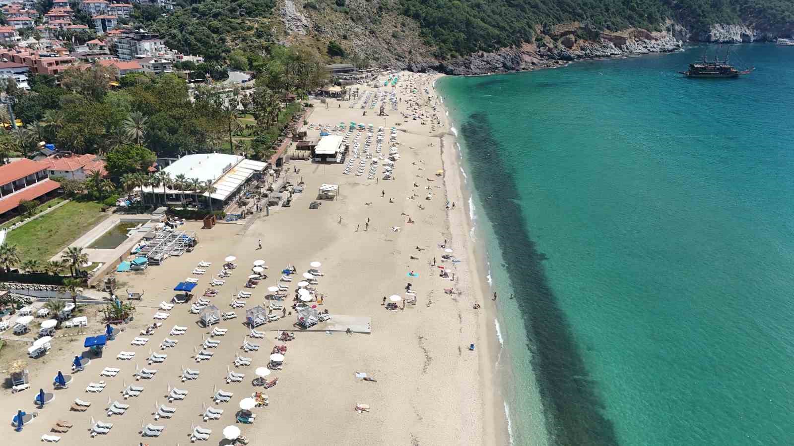 Alanya sahillerinde hafta sonu yoğunluğu