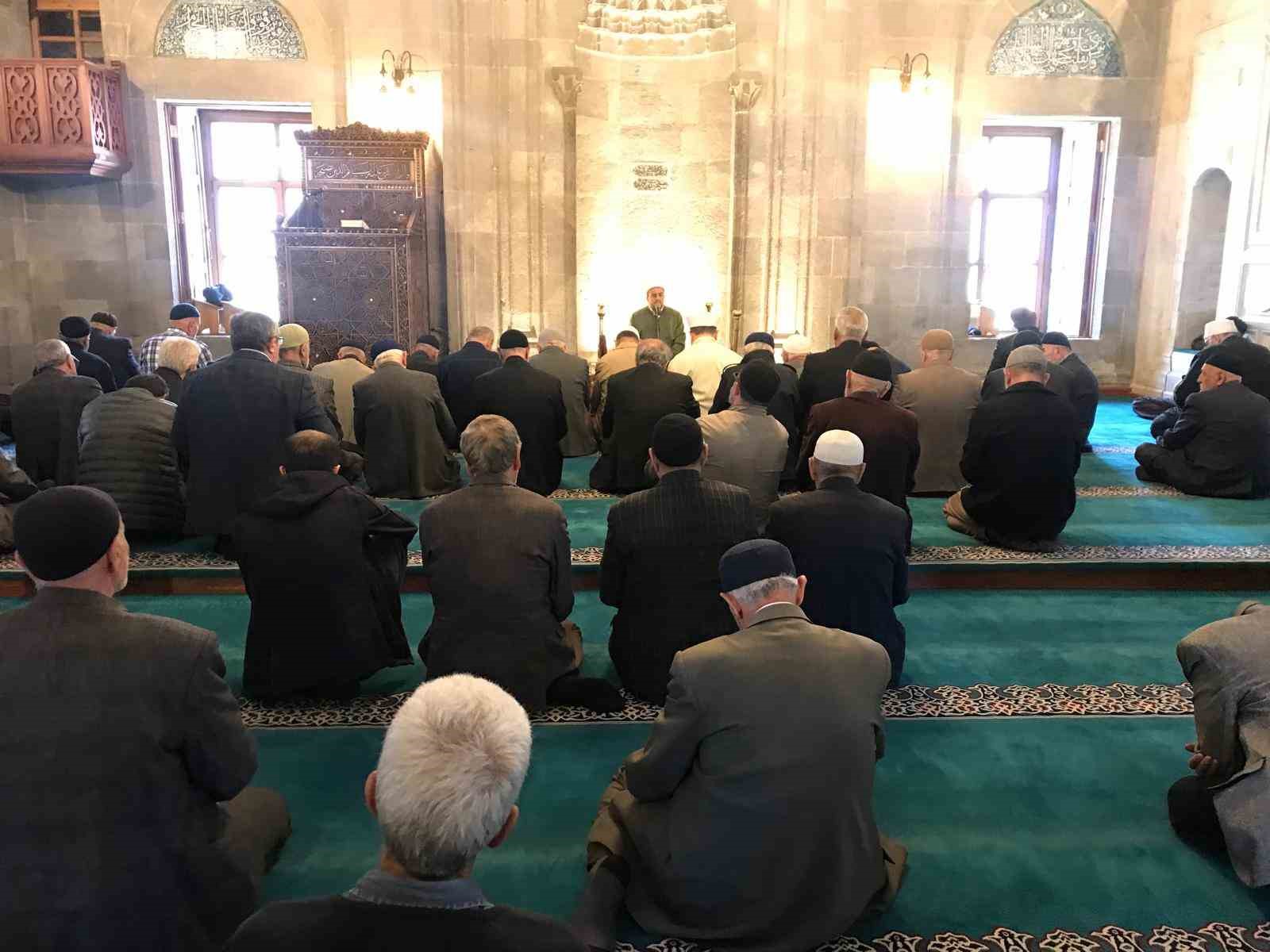Özsoy dualarla anıldı
