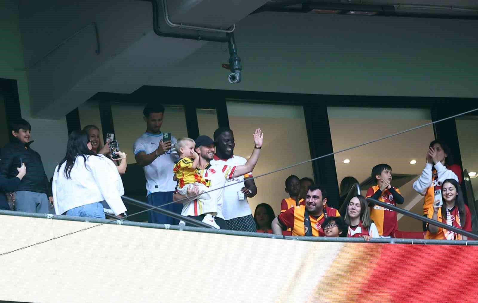 Dries Mertens ve ailesi yeniden RAMS Park&rsquo;ta
