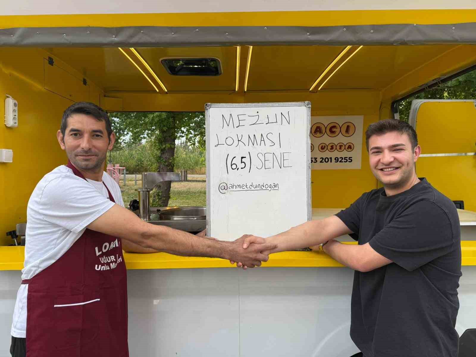 &Uuml;niversiteden 6,5 yıl sonra mezun olunca kredi &ccedil;ekip lokma d&ouml;kt&uuml;rd&uuml;
