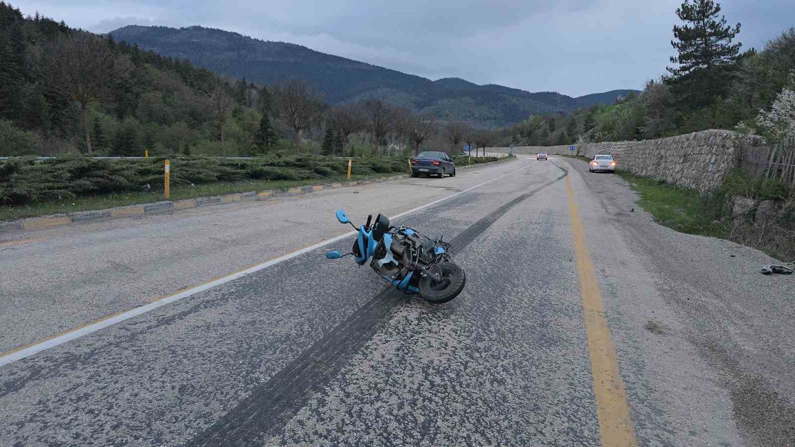 Karab&uuml;k&rsquo;te otomobil ile motosiklet &ccedil;arpıştı: 1 &ouml;l&uuml;
