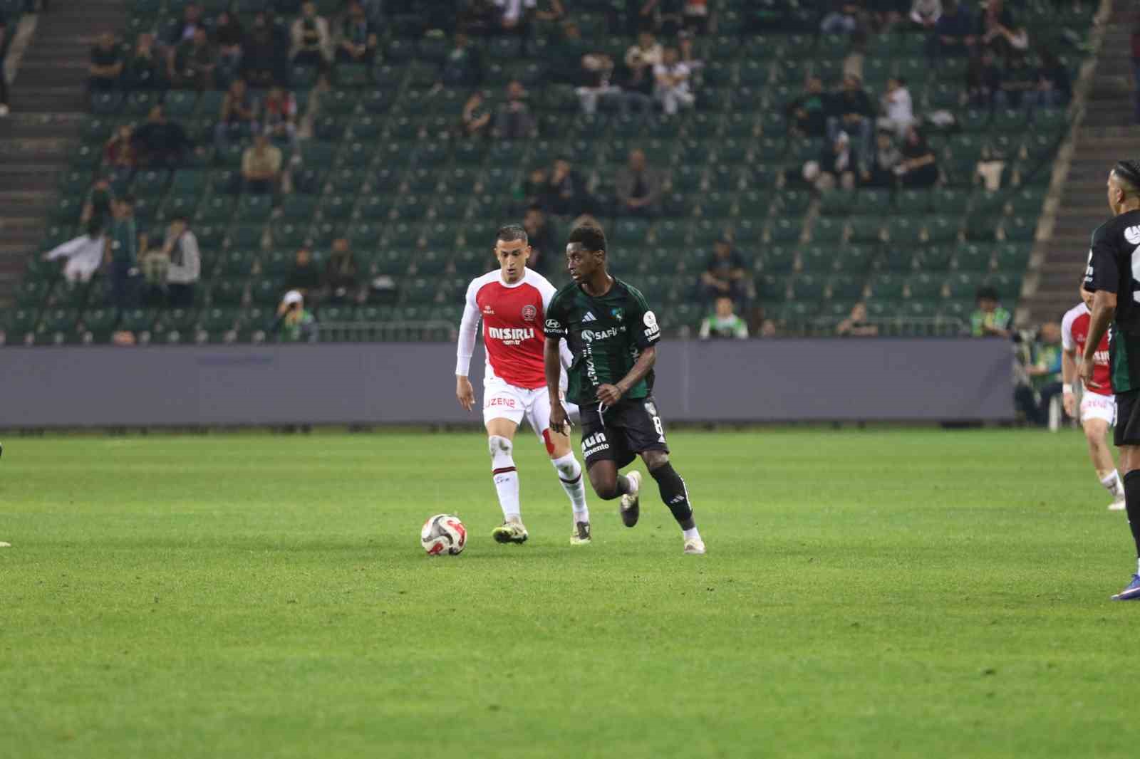 Trendyol S&uuml;per Lig: Kocaelispor: 0 - Fatih Karag&uuml;mr&uuml;k: 1 (Ma&ccedil; sonucu)
