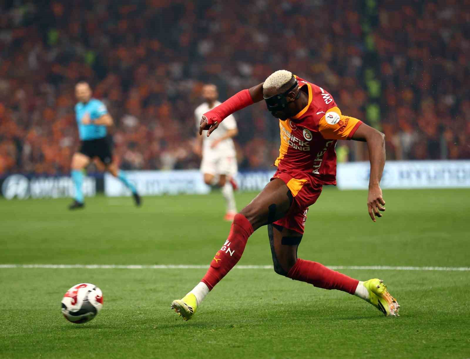 Victor Osimhen bu sezonki gol sayısını 22&rsquo;ye &ccedil;ıkardı
