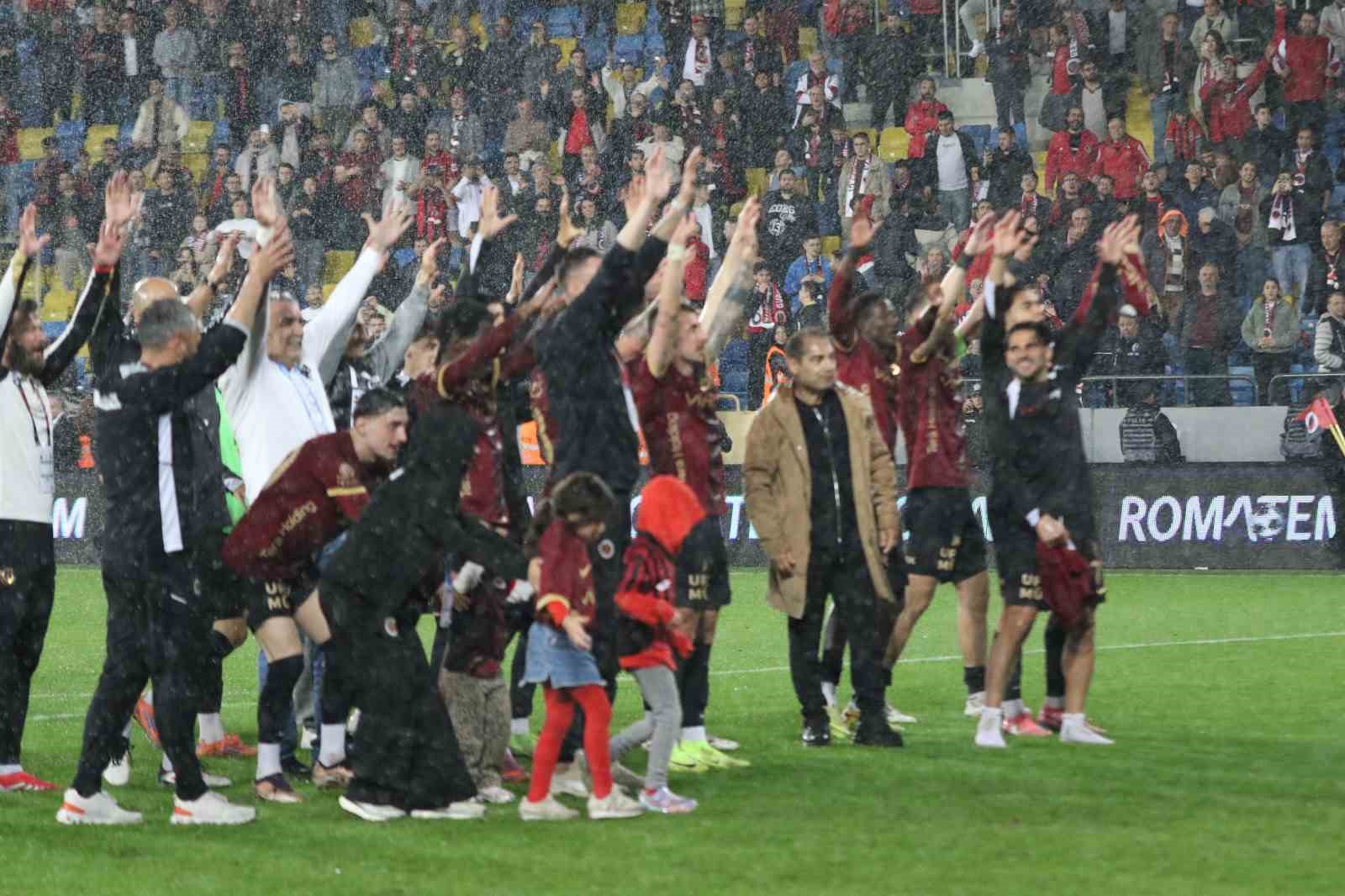 Trendyol S&uuml;per Lig: Gen&ccedil;lerbirliği: 3 - Kasımpaşa: 2 (Ma&ccedil; sonucu)
