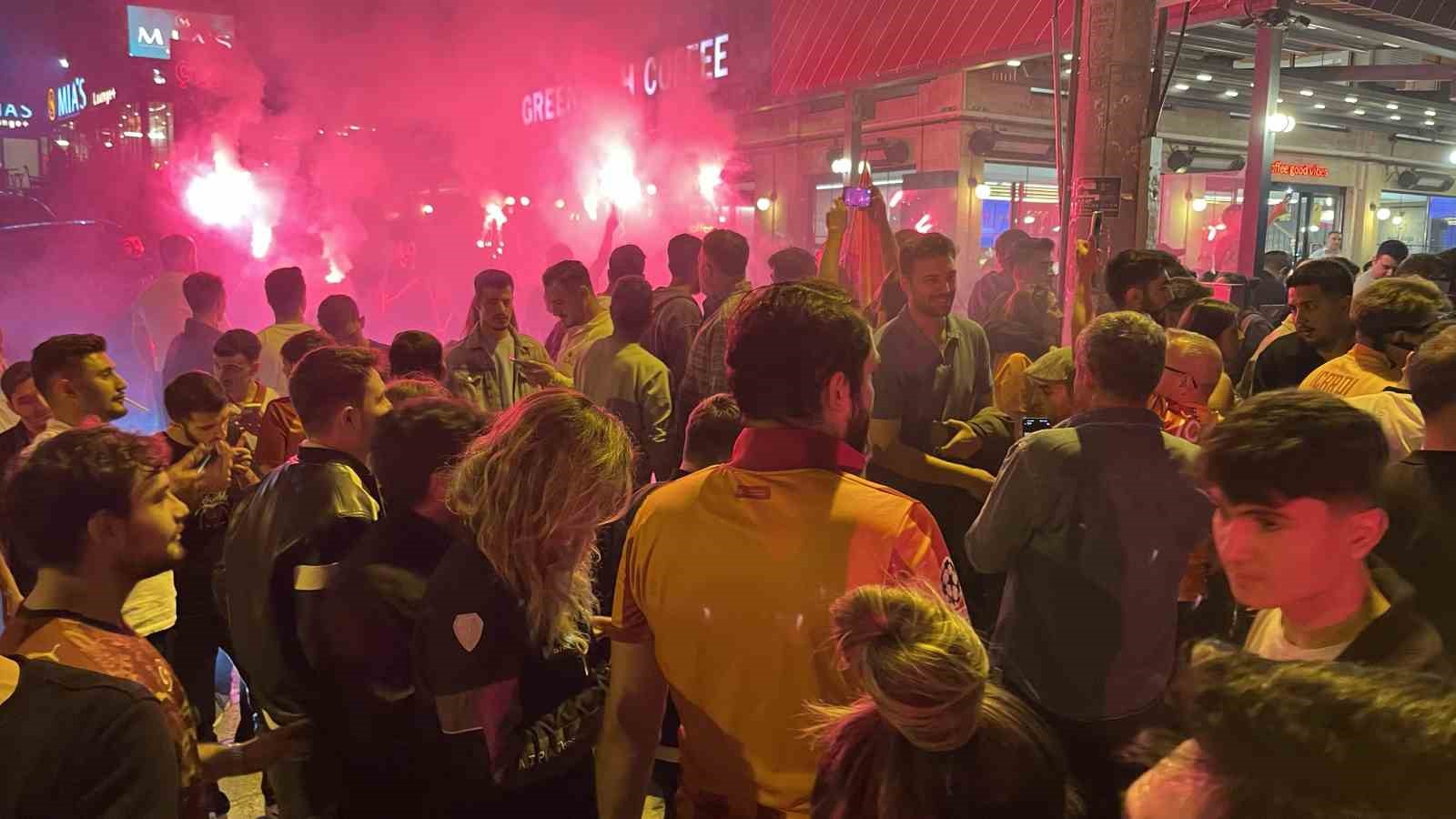 Galatasaray&rsquo;ın şampiyonluğu Bursa&rsquo;da kutlandı
