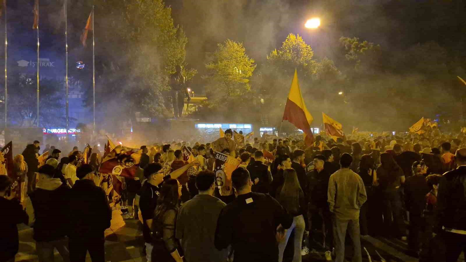 Düzceliler Galatasaray’ın şampiyonluğunu kutladı