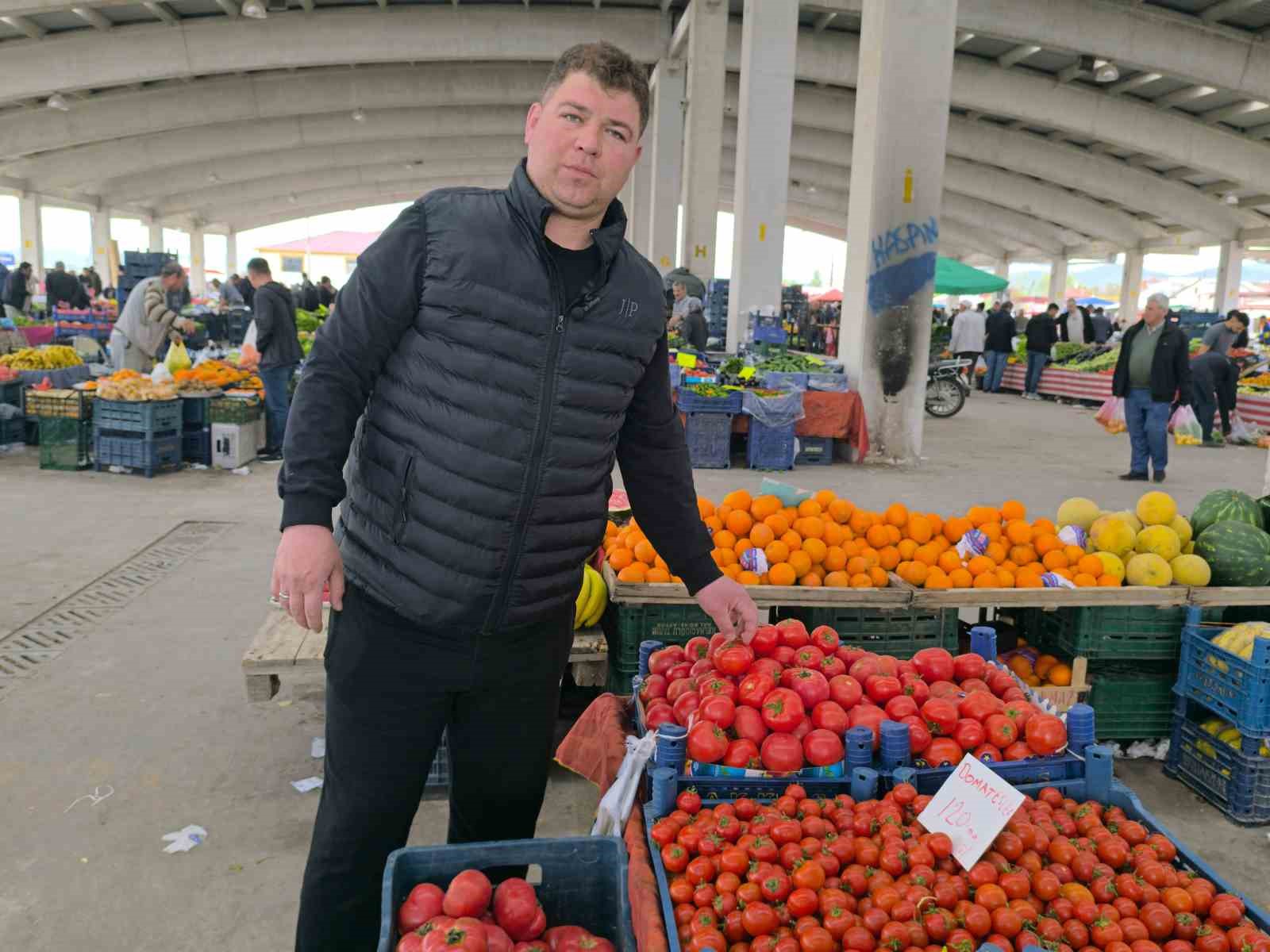 Domates fiyatlarının y&uuml;ksek olmasının sebebi soğuk hava

