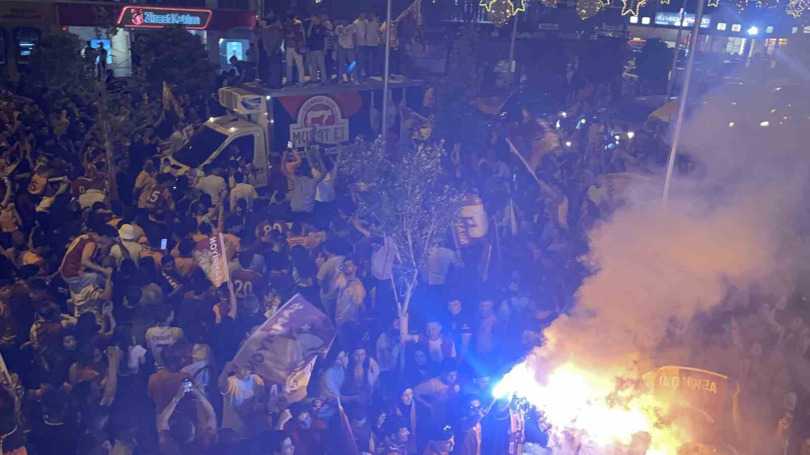 Osmaniye’de sarı-kırmızı coşku