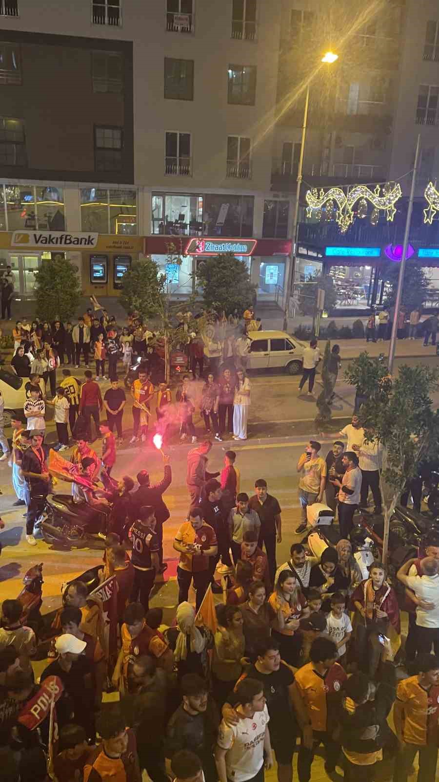 Osmaniye&rsquo;de sarı-kırmızı coşku
