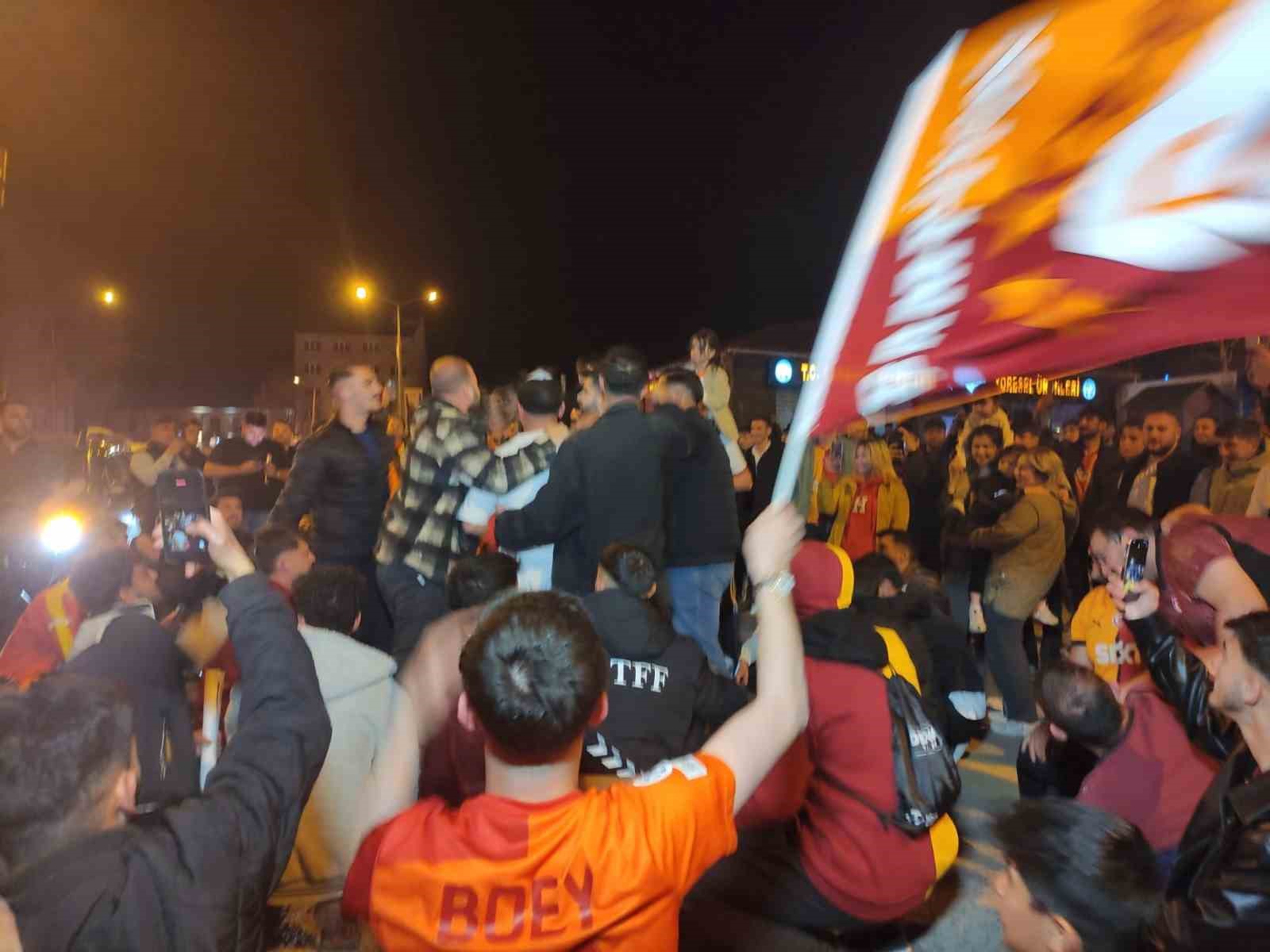 Ardahan&rsquo;da Galatasaray&rsquo;ın şampiyonluk sevinci yaşandı

