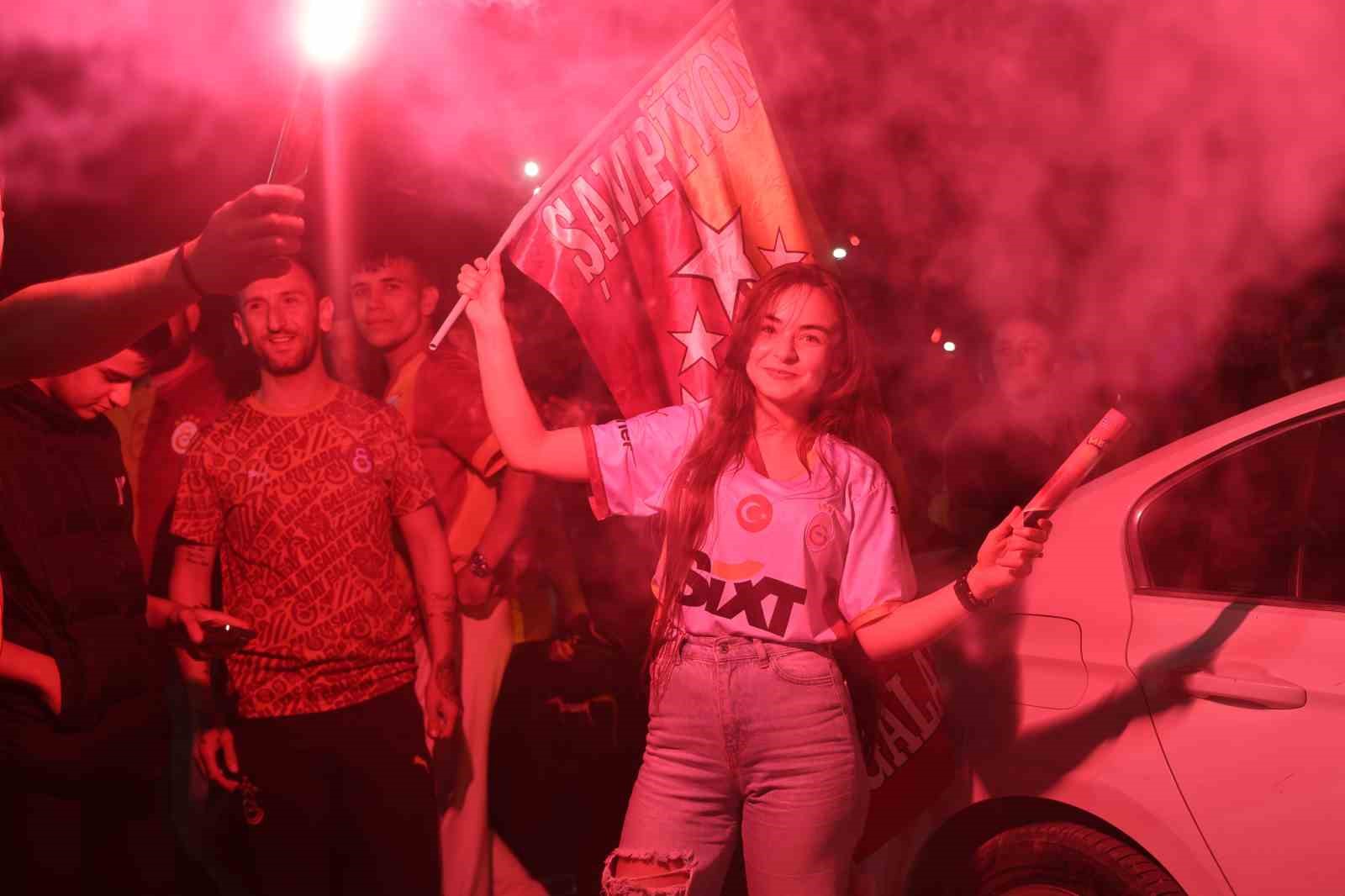 Hatay&rsquo;da Galatasaray&rsquo;ın şampiyonluğu b&uuml;y&uuml;k coşkuyla kutlandı
