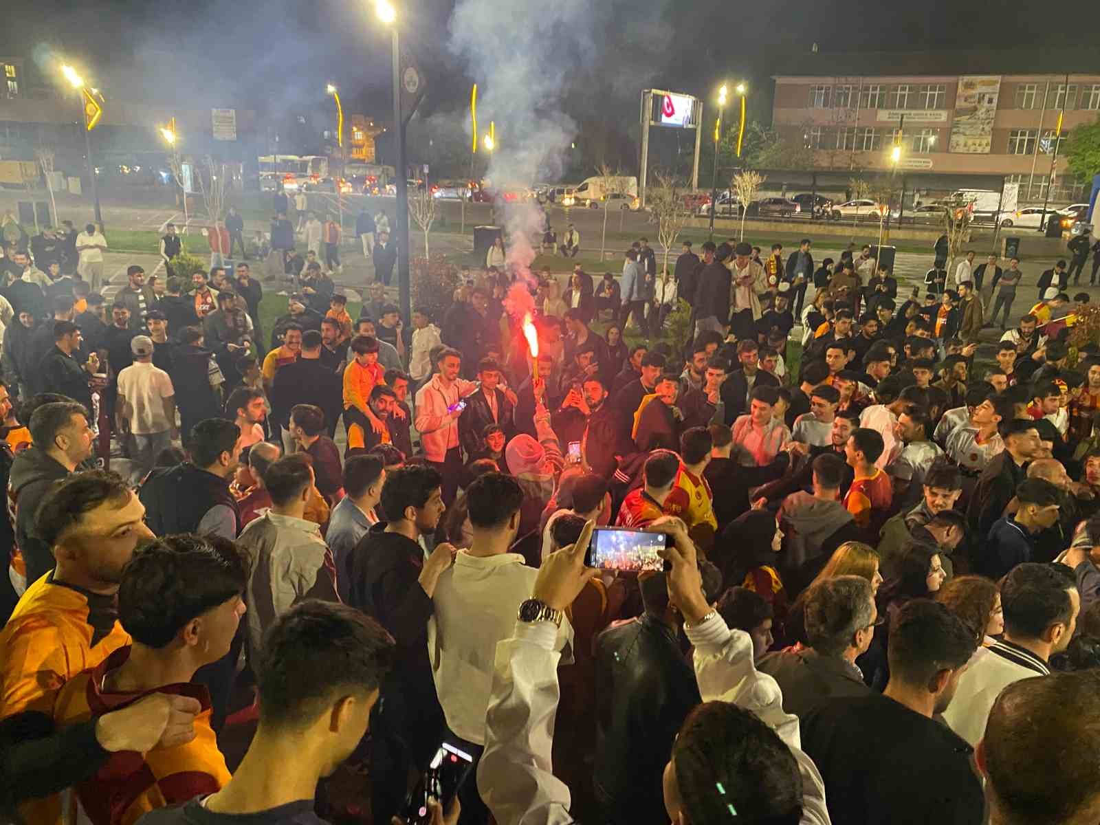Elazığ’da Galatasaray’ın şampiyonluğu kutlandı