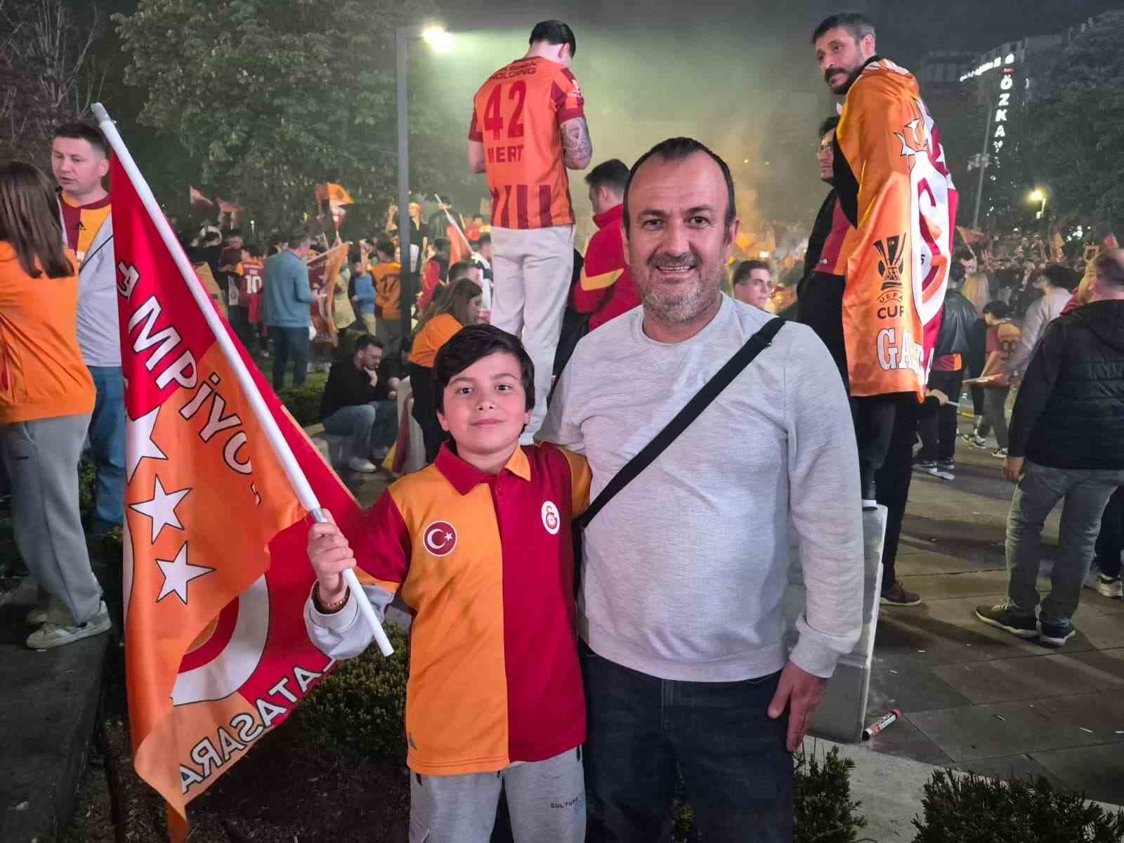 Galatasaray&rsquo;ın şampiyonluğu Ankara&rsquo;da zurna ve halaylar eşliğinde kutlandı
