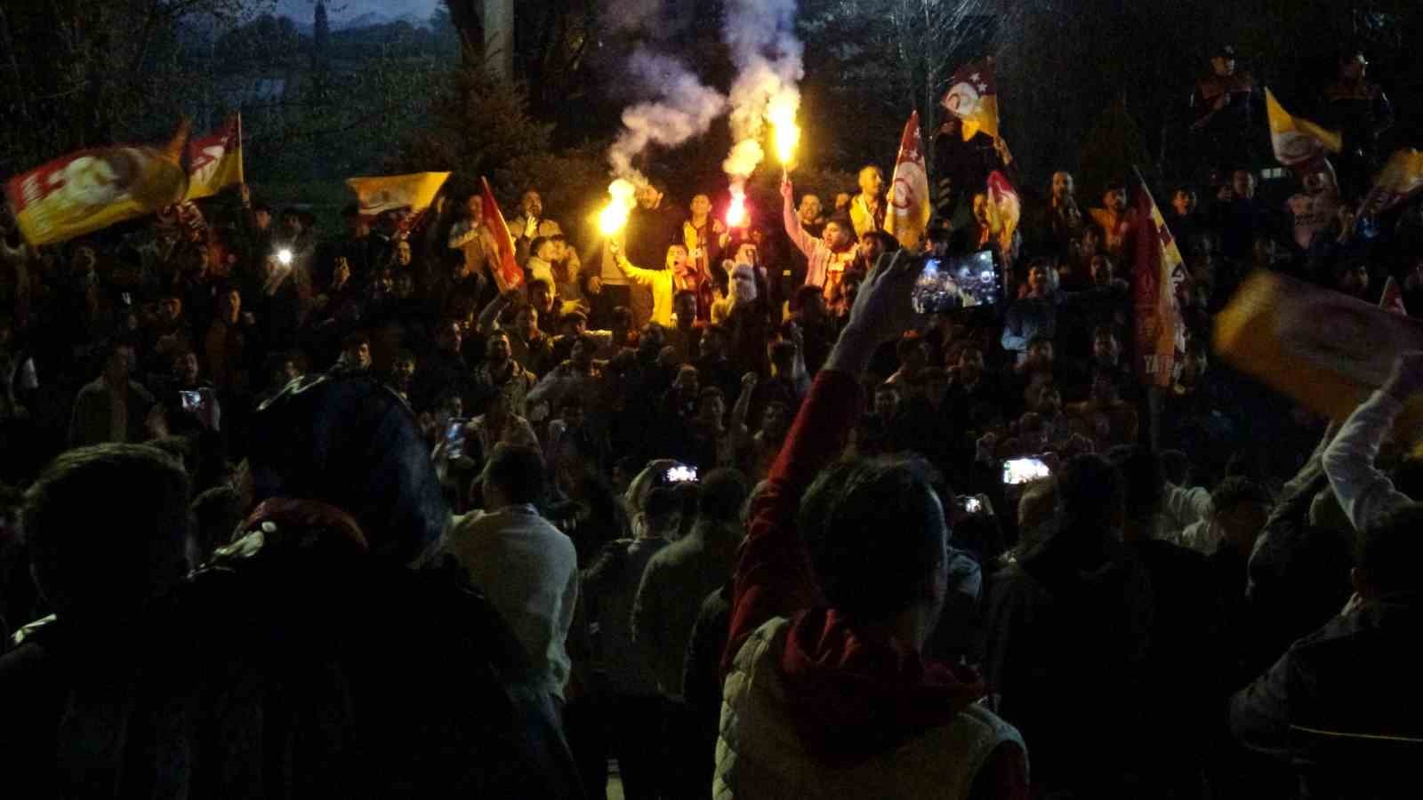 Erzurum’da Galatasaray taraftarının şampiyonluk coşkusu