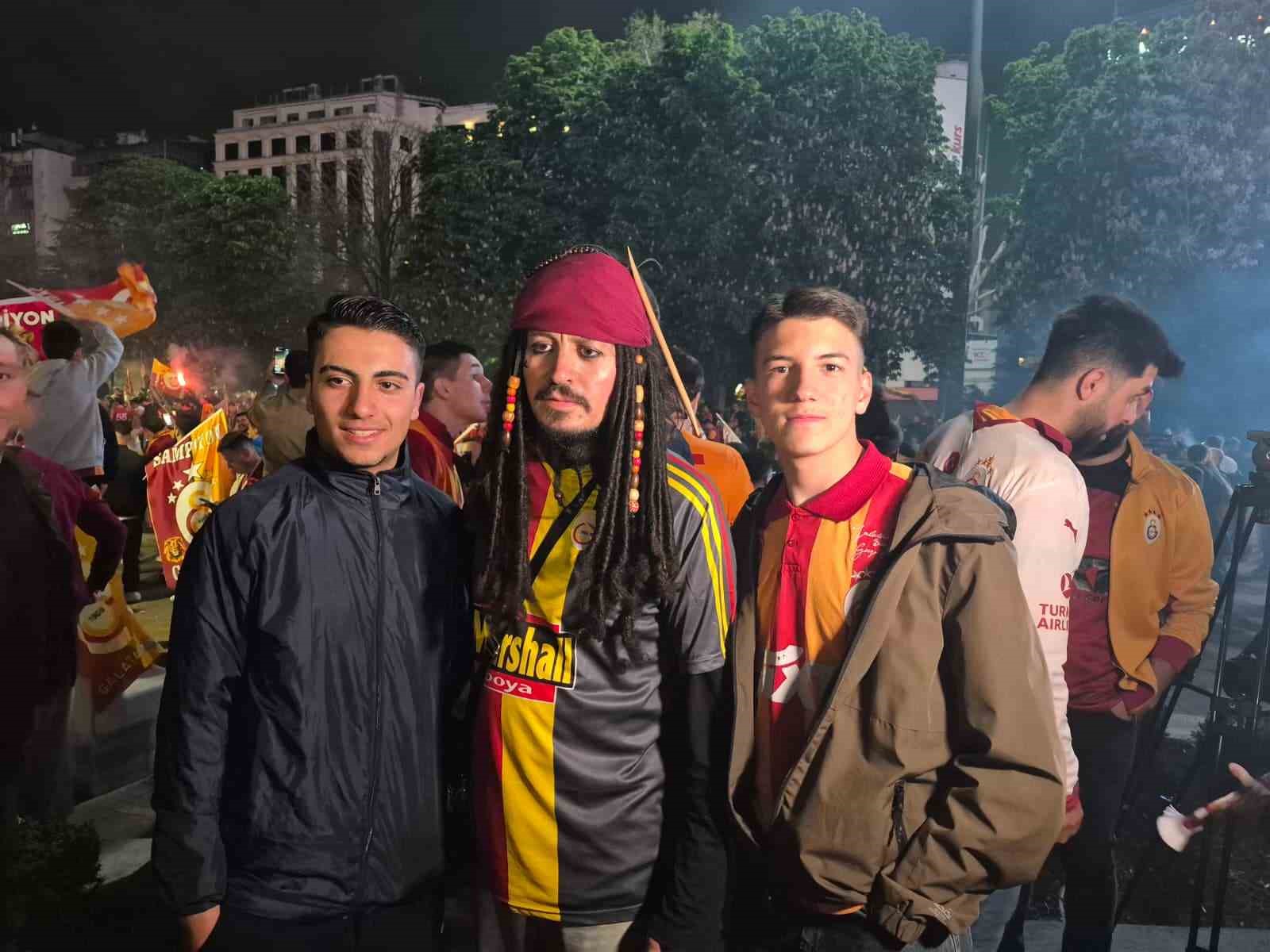 Ankaralı Jack Sparrow Galatasaray&rsquo;ın şampiyonluğunu kutladı
