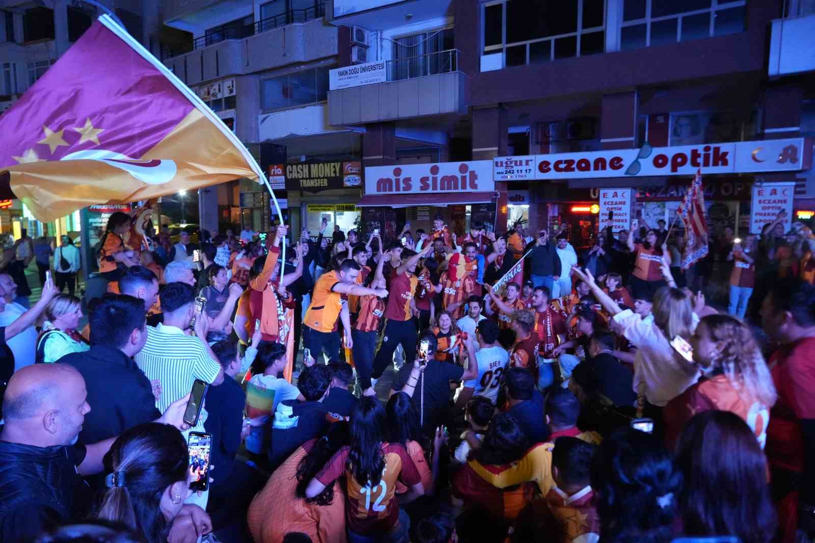 Galatasaray’ın şampiyonluğu Antalya’da kutlandı