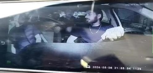 Ey&uuml;psultan&rsquo;da darp edilen taksici gasp edildi, hastanelik oldu: O anlar kamerada
