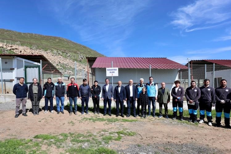 Vali Karakaya&rsquo;dan g&uuml;venlik noktası ve hayvan bakımevine ziyaret
