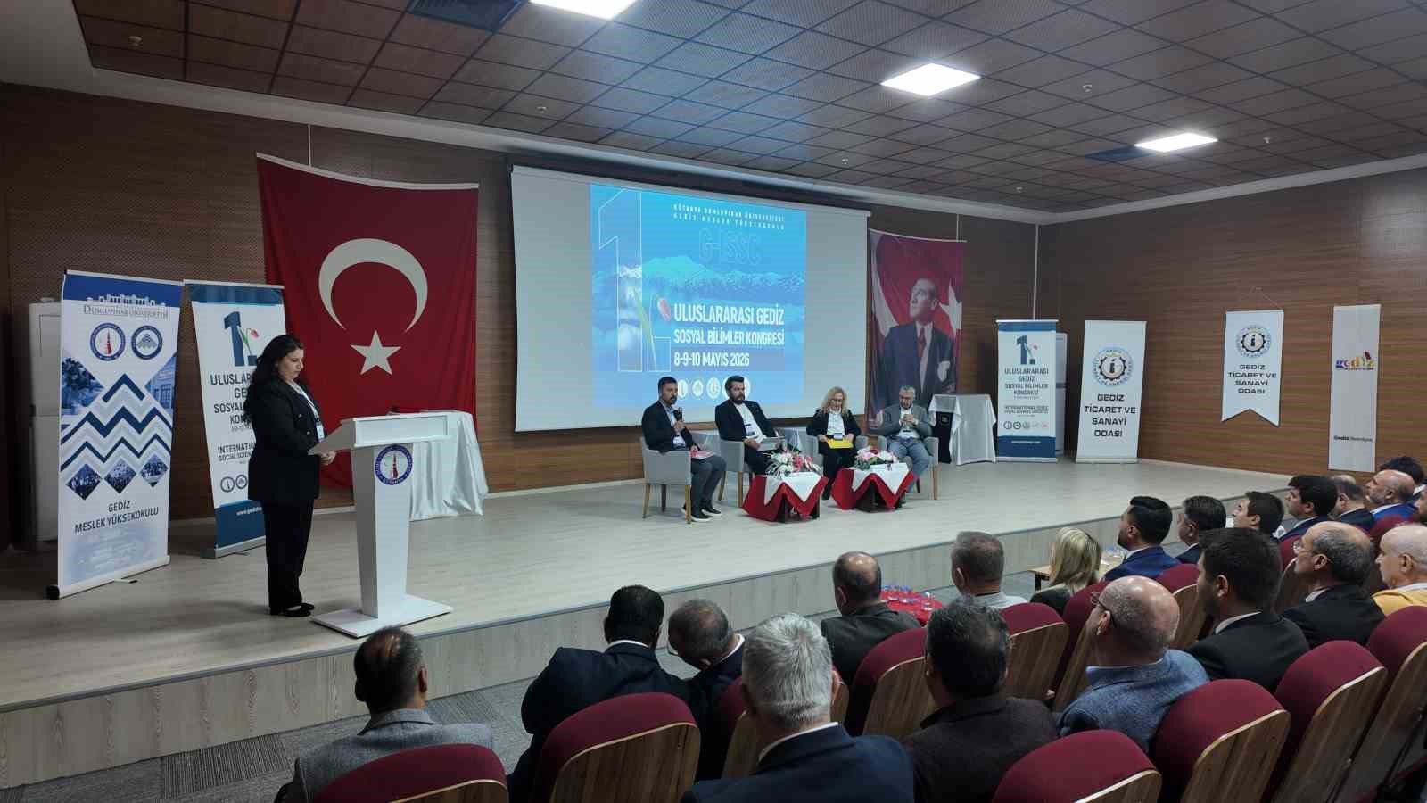 Gediz’de bilim rüzgarı: Uluslararası sosyal bilimler kongresi kapılarını açtı