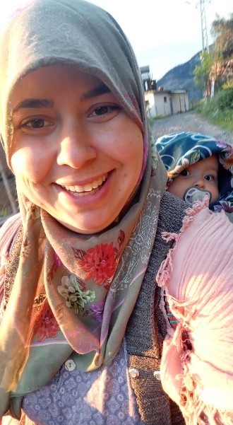 Sosyal medyayı sallayan ikili: Anne ve 7,5 aylık kızı izleyenlerin y&uuml;z&uuml;nde tebess&uuml;m bırakıyor
