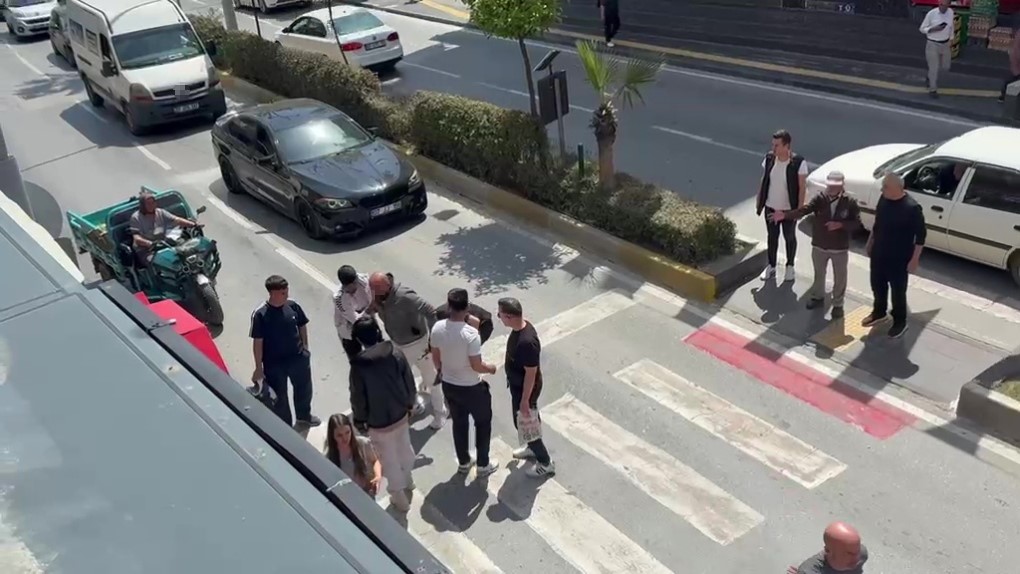 Yaya ge&ccedil;idinde devrilerek s&uuml;r&uuml;klendi
