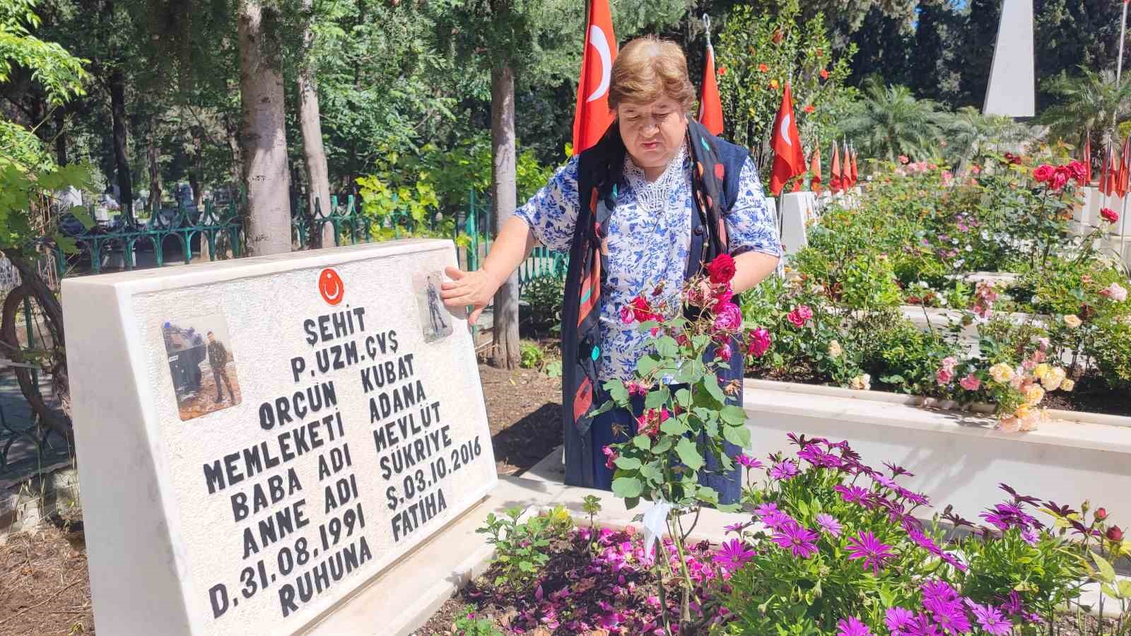 Şehit annesi: "Benim oğlum burada yatarken Anneler G&uuml;n&uuml; gelmiş neyimize bizim"
