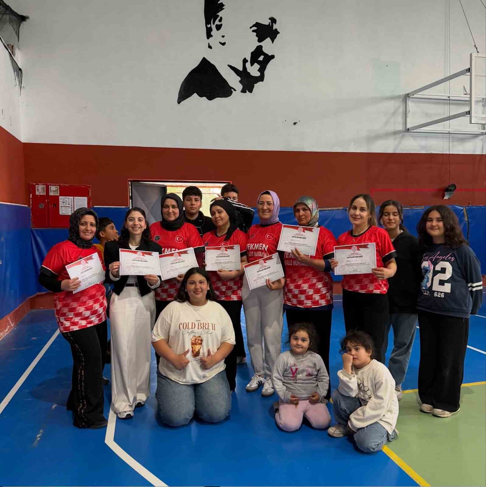 Bozyazı&rsquo;da "Evimin Sultanları Anneler G&uuml;n&uuml; Voleybol Turnuvası" tamamlandı
