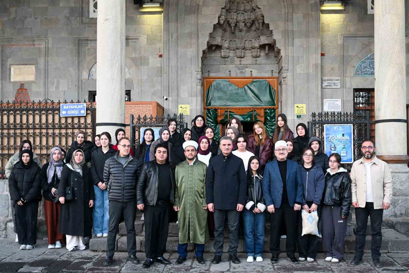 Beş  vakitte beş cami