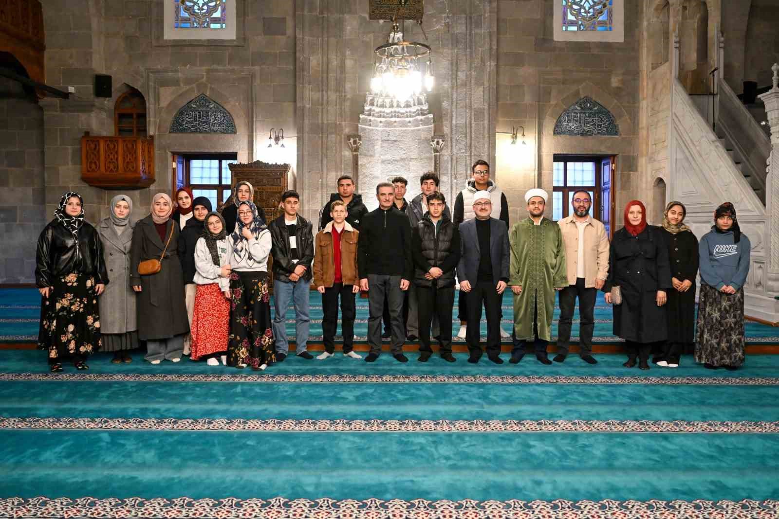 Beş  vakitte beş cami
