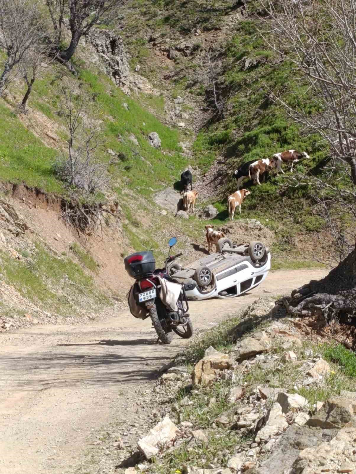 Batman&rsquo;da pancar toplamaya gidenleri taşıyan ara&ccedil; takla attı: 4 yaralı
