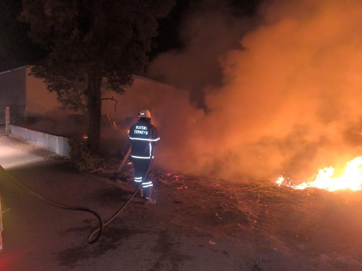 Kırıkhan’da bahçe yangını