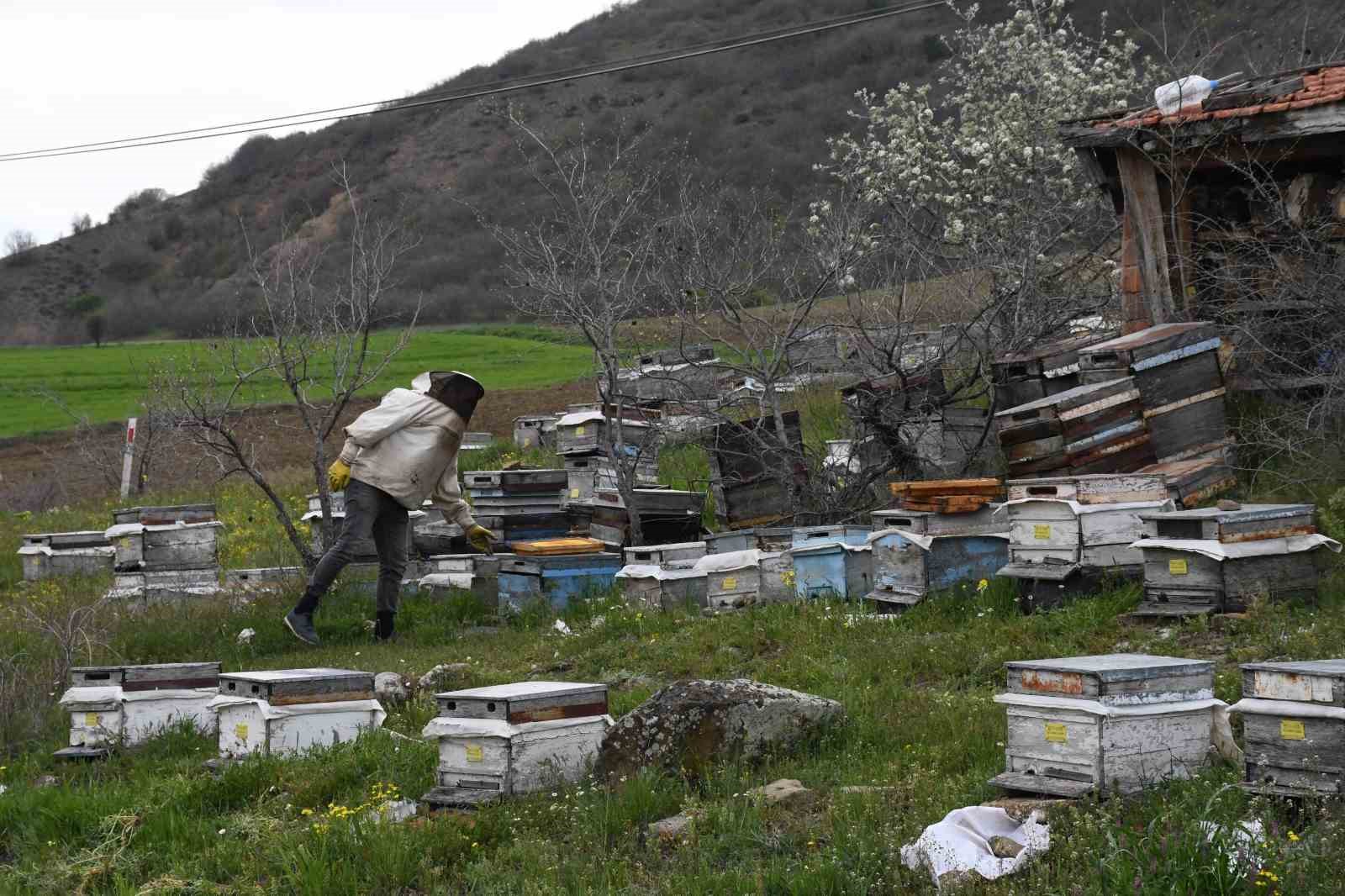 Dedesinden &ouml;ğrendiği mesleği k&ouml;y&uuml;nde s&uuml;rd&uuml;r&uuml;yor
