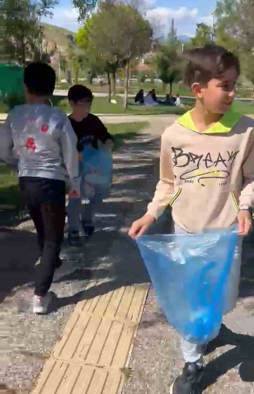 Siirt&rsquo;te &ouml;ğrencilerden &ouml;rnek temizlik etkinliği
