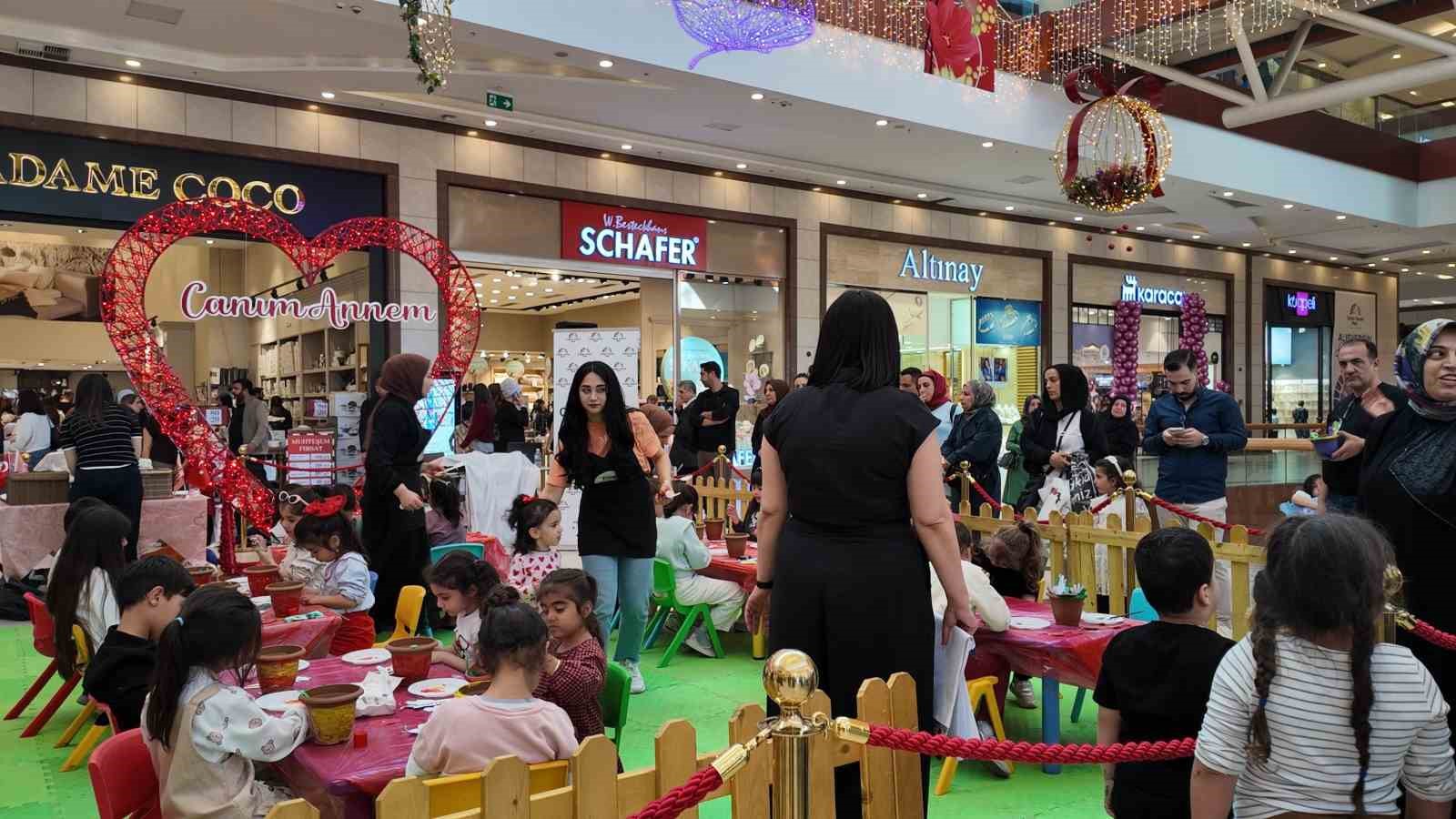 Ceylan Karavil Park&rsquo;ta Anneler G&uuml;n&uuml;ne &ouml;zel at&ouml;lye
