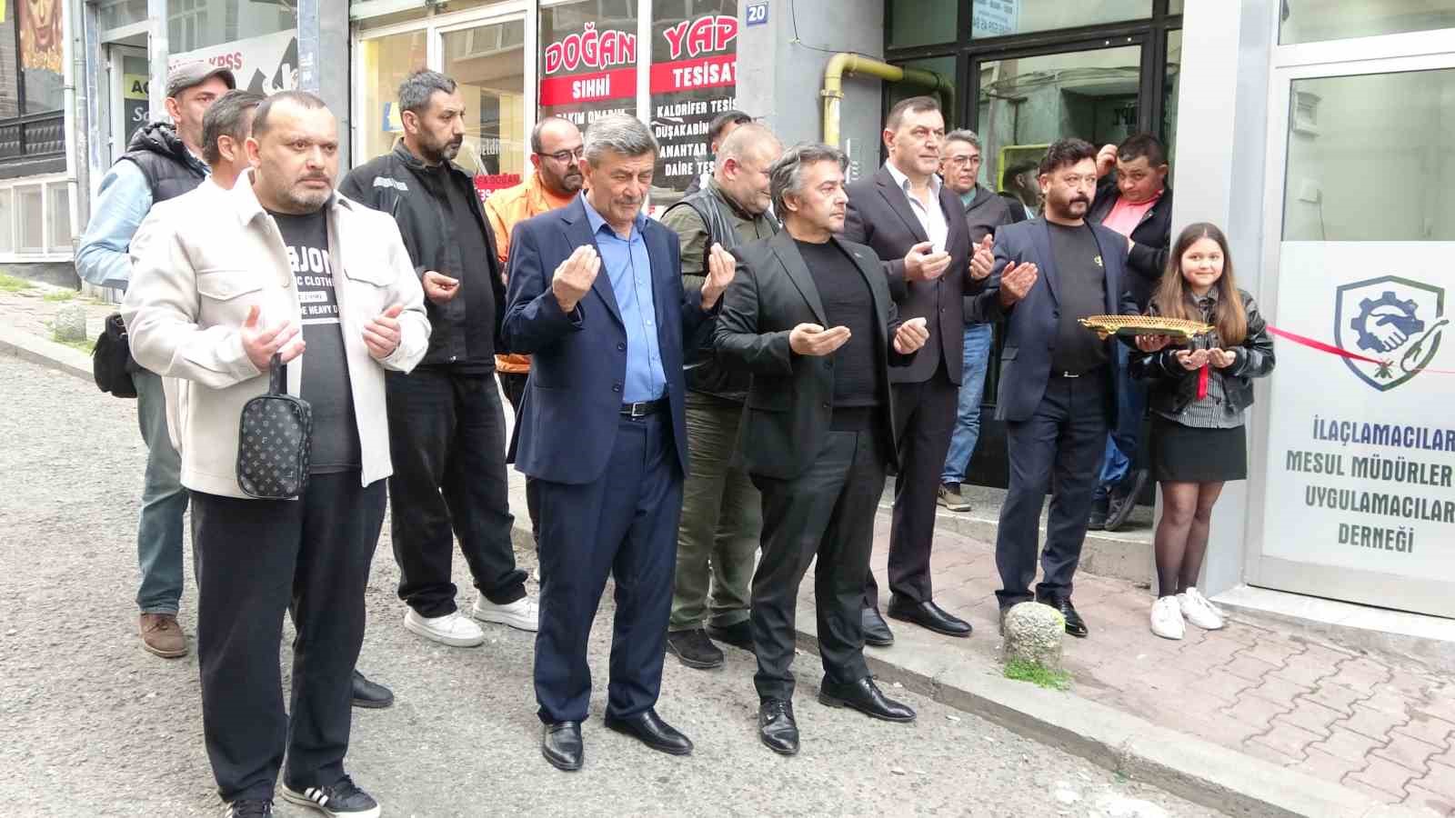 İla&ccedil;lamacılar Mesul M&uuml;d&uuml;rler ve Uygulamacılar Derneği dualarla a&ccedil;ıldı
