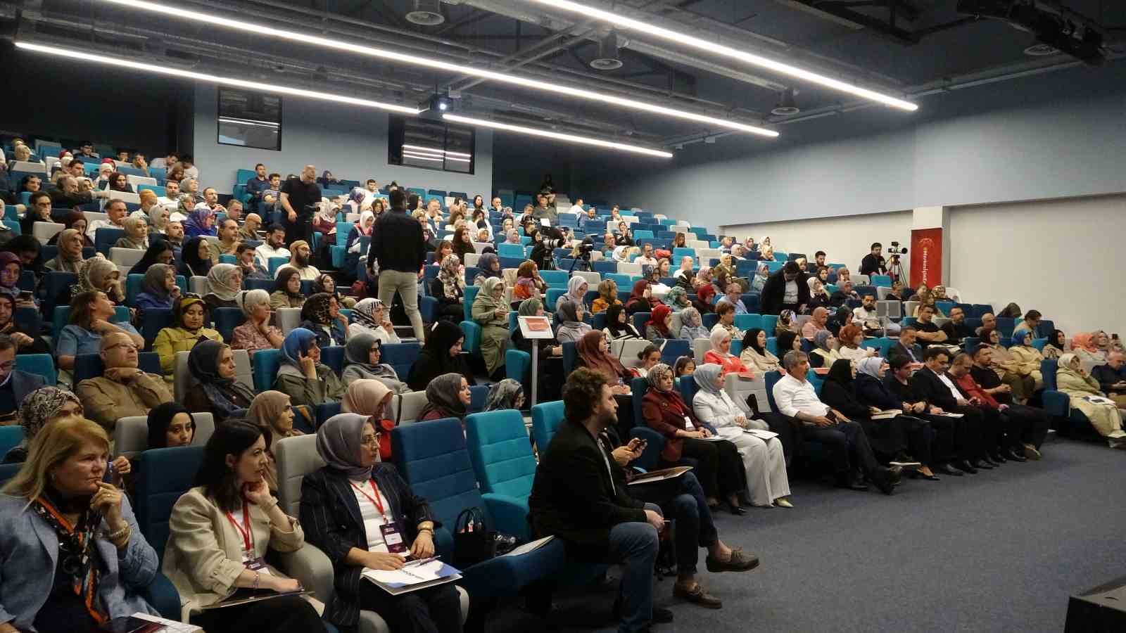 Marmara &Uuml;niversitesi&rsquo;nde dikkat &ccedil;eken sempozyum: "İnsan anlaşılmadığında şiddete y&ouml;neliyor"
