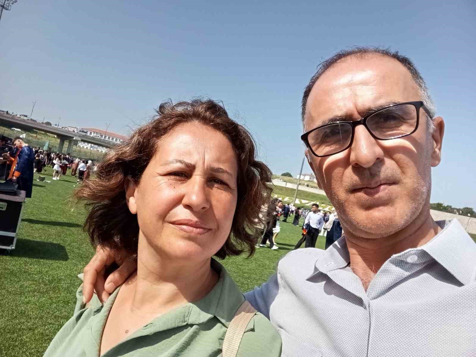 Devrilen trakt&ouml;r&uuml;n altında kalan Buldanlı &ccedil;ifti &ouml;l&uuml;m ayırdı
