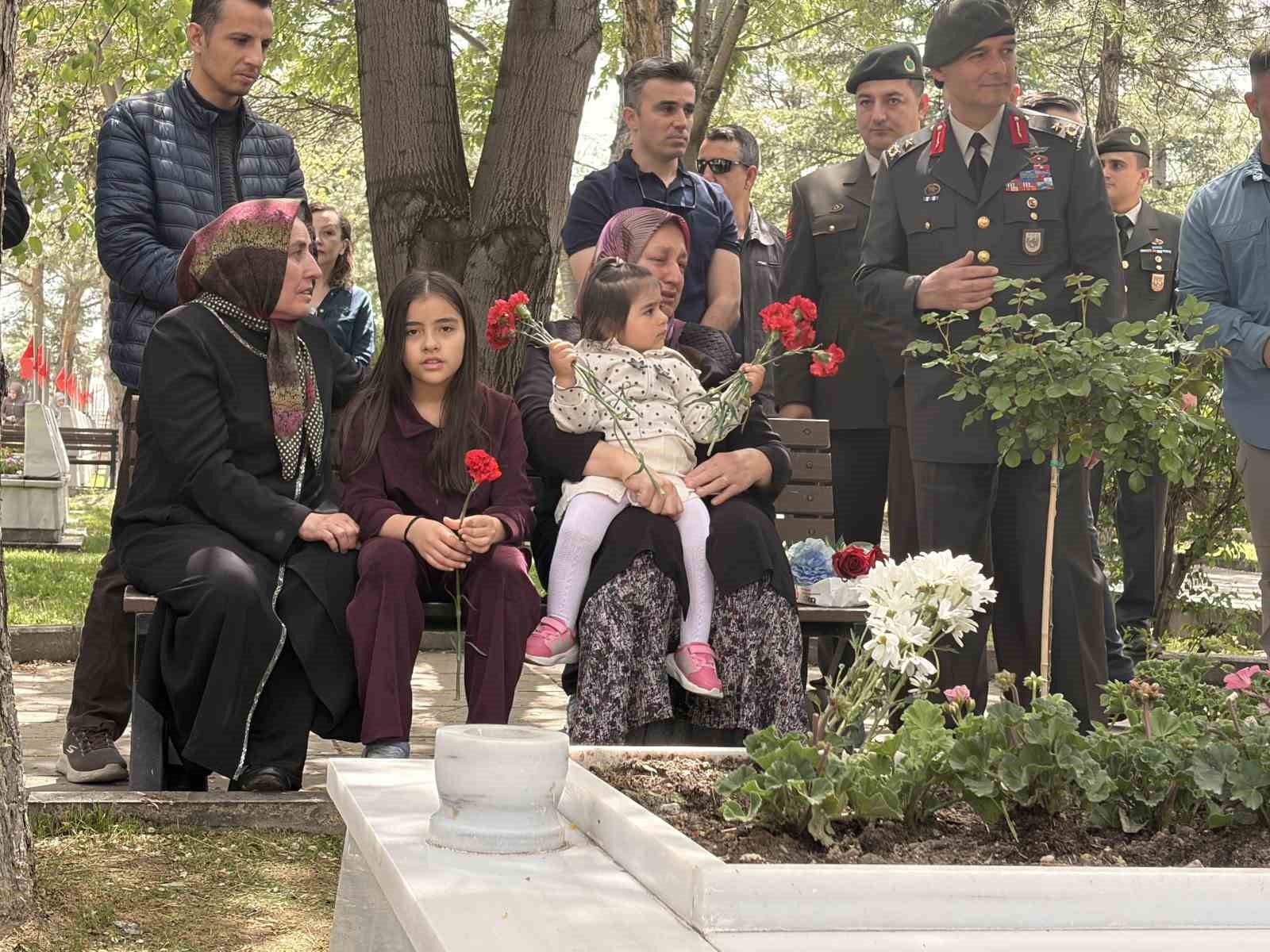 Şehit anneleri, Anneler G&uuml;n&uuml;&rsquo;nde evlatlarına koştu
