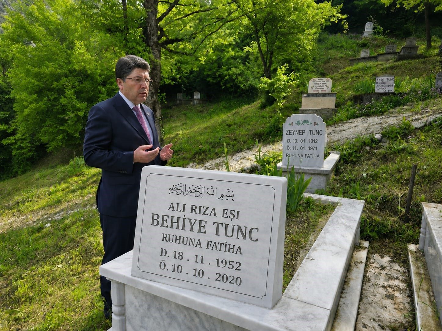 Önce annesinin mezarını ziyaret etti sonra şehit anneleri ile buluştu